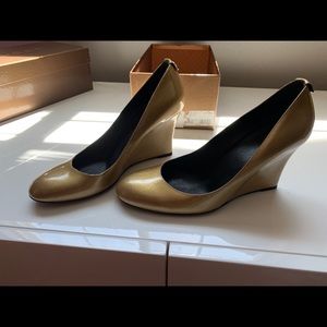 GUCCI VERNICE GLITTER GOLD WEDGE